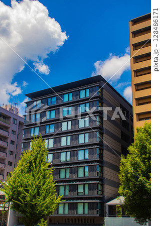 【京都風景】五条通りの空とビル群（河原町五条から堀川五条まで） 128486171