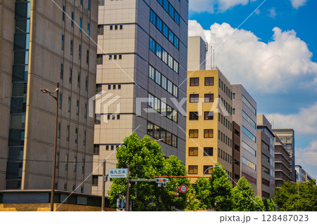 【京都風景】五条通りの空とビル群（河原町五条から堀川五条まで） 128487023