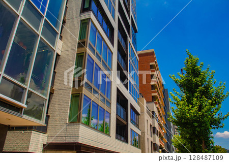 【京都風景】五条通りの空とビル群（河原町五条から堀川五条まで） 128487109
