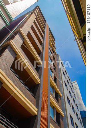 【京都風景】五条通りの空とビル群(河原町五条から堀川五条まで) 【京都風景】五条通りの空とビル群(河原町五条から堀川五条まで) 128487110