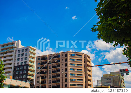【京都風景】五条通りの空とビル群(河原町五条から堀川五条まで) 【京都風景】五条通りの空とビル群(河原町五条から堀川五条まで) 128487530