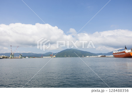 福井県敦賀港の風景 128488356