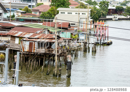 The atmosphere at Khlong Bangkok Noi 128488988