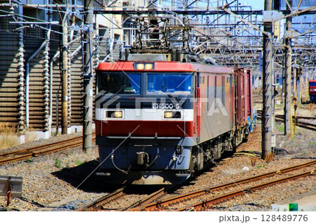 コンテナ貨物列車を牽引する… EH500電気機関車 128489776