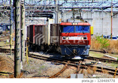 コンテナ貨物列車を牽引する… EH500電気機関車 128489778