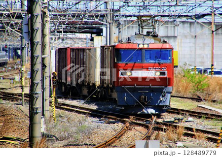 コンテナ貨物列車を牽引する… EH500電気機関車 128489779