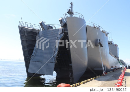 自衛隊の輸送艦にほんばれ 自衛隊の輸送艦にほんばれ 128490085