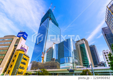 日本の東京都市景観7月。日本橋や日本橋一丁目の再開発事業などを望む。新たな時代に… 128490892