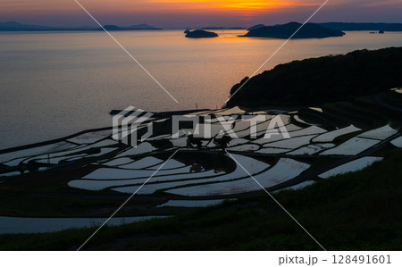 玄海灘の絶景　土谷棚田 128491601