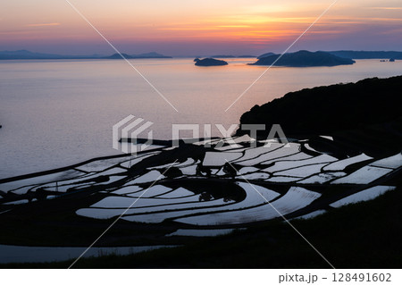 玄海灘の絶景　土谷棚田 128491602