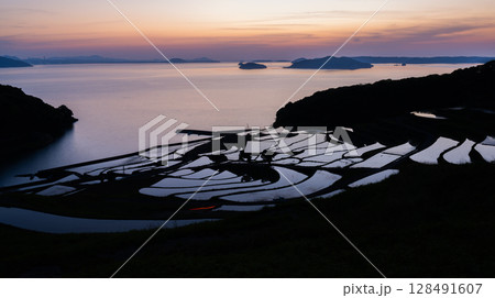 玄海灘の絶景　土谷棚田 128491607