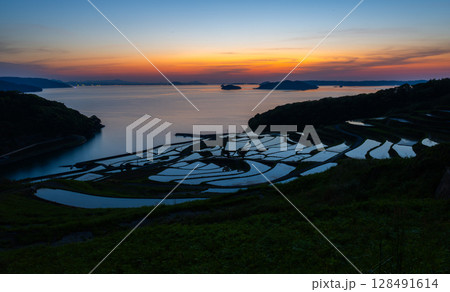 玄海灘の絶景　土谷棚田 128491614