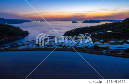 玄海灘の絶景　土谷棚田 128491621
