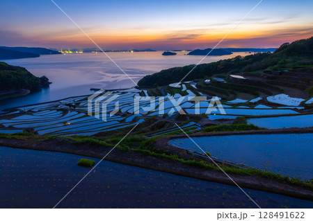 玄海灘の絶景　土谷棚田 128491622