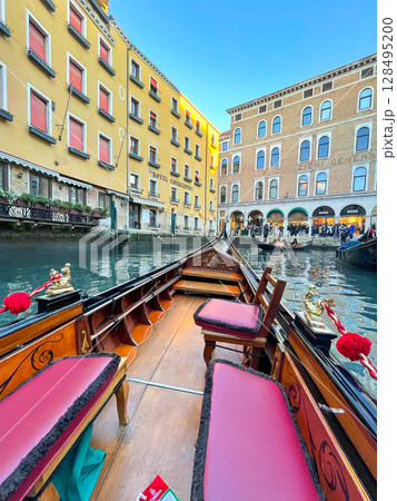 ヴェネチア　ゴンドラ運河巡り 128495200