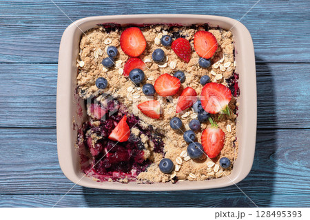 apple blueberry strawberry crumble in baking dish 128495393
