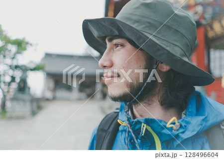 inbound tourist 128496604