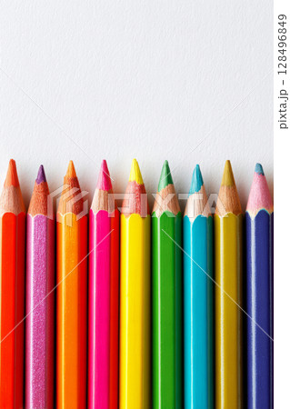 Sharpened colorful pencils arranged in row 128496849