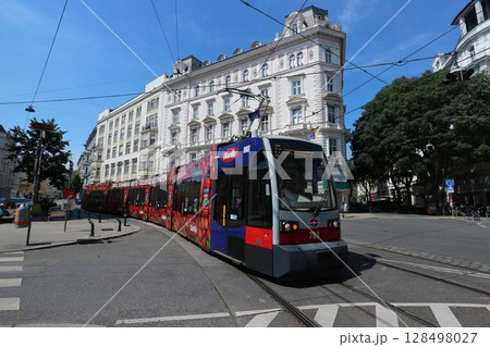 ウィーンの路面電車 128498027