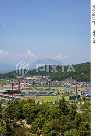 彦根城から見た彦根市彦根総合スポーツ公園と伊吹山の風景 彦根城から見た彦根市彦根総合スポーツ公園と伊吹山の風景 128500616