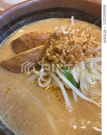 味噌らーめん専門店で食べる「味噌らーめん」 味噌らーめん専門店で食べる「味噌らーめん」 128500906