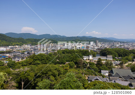 彦根城から見た夏の彦根市の景色 彦根城から見た夏の彦根市の景色 128501060