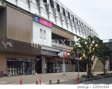 つくばエクスプレスの「守谷駅」 つくばエクスプレスの「守谷駅」 128501094