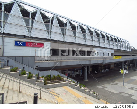 つくばエクスプレスの「守谷駅」 128501095