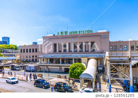 日本の東京都市景観 上野駅などを望む 128501205