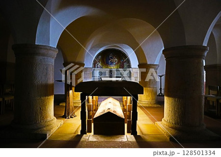 ドイツ・ヒルデスハイムの聖ミヒャエル聖堂 ドイツ・ヒルデスハイムの聖ミヒャエル聖堂 128501334