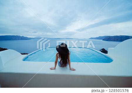 ギリシャのサントリーニ島の美しい風景 128501576