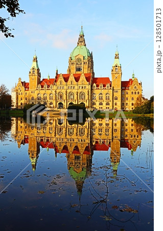 ドイツ・ハノーファーの新市庁舎 128501713