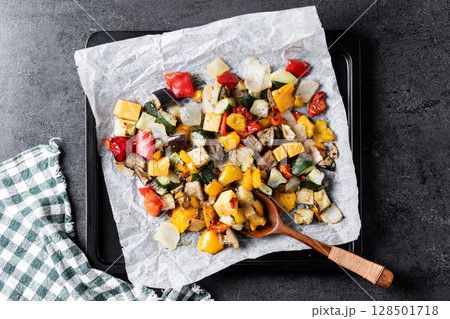 Roasted vegetabes 128501718