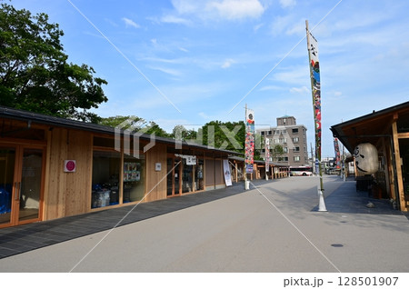 岐阜城楽市　飲食店や物販店が集まる商業施設 128501907