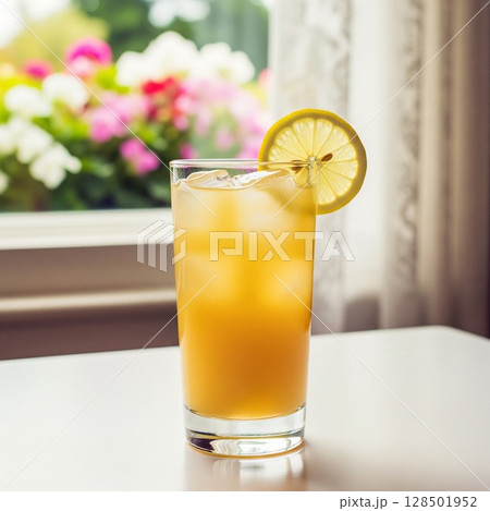 窓辺に置かれた爽やかなレモン炭酸水 |夏のカフェタイム レモンソーダ レモンの輪切り ゆずソーダ 窓辺に置かれた爽やかなレモン炭酸水 |夏のカフェタイム レモンソーダ レモンの輪切り ゆずソーダ 128501952