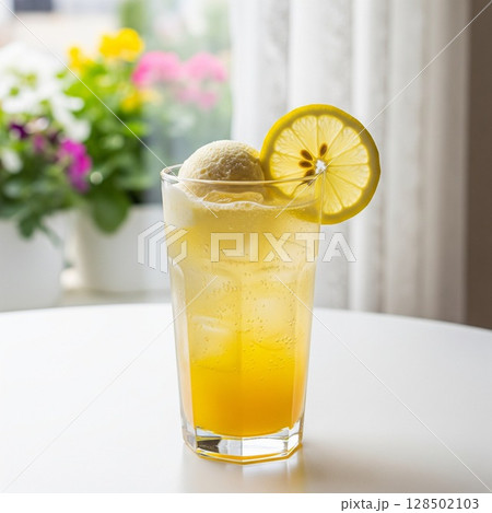 窓辺に置かれた爽やかなレモンソーダフロート ゆず茶|夏のカフェタイム 喫茶店 飲み物 アイスのせ 窓辺に置かれた爽やかなレモンソーダフロート ゆず茶|夏のカフェタイム 喫茶店 飲み物 アイスのせ 128502103