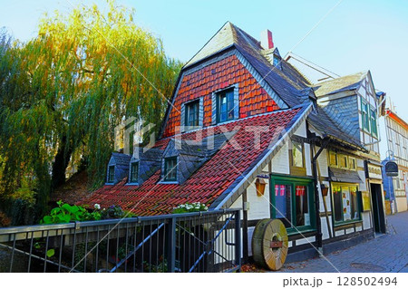 ドイツ・ゴスラーの旧市街 128502494