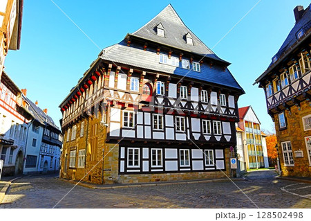 ドイツ・ゴスラーの旧市街 128502498
