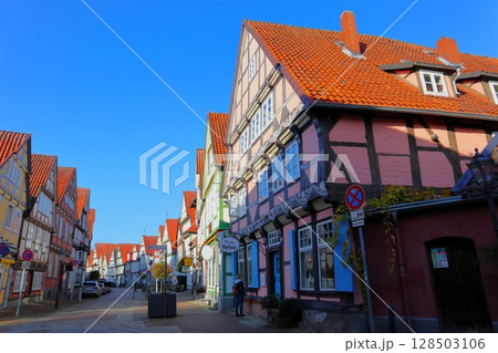 ドイツ・ツェレ旧市街 128503106