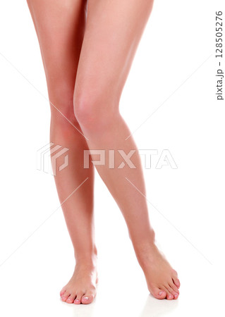 Woman's body isolated on white background 128505276