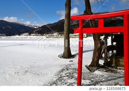 冬の遠野 釜石線と小さな神社 冬の遠野 釜石線と小さな神社 128508675