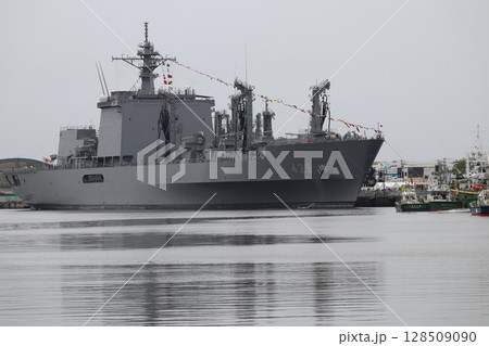 ましゅう型補給艦 128509090