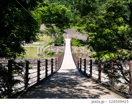 【白川郷】夏の合掌造りの村歩き 【白川郷】夏の合掌造りの村歩き 128509425