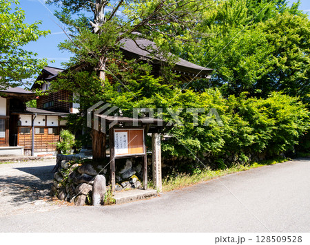 【白川郷】夏の合掌造りの村歩き 【白川郷】夏の合掌造りの村歩き 128509528