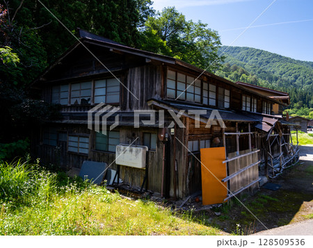 【白川郷】夏の合掌造りの村歩き 128509536