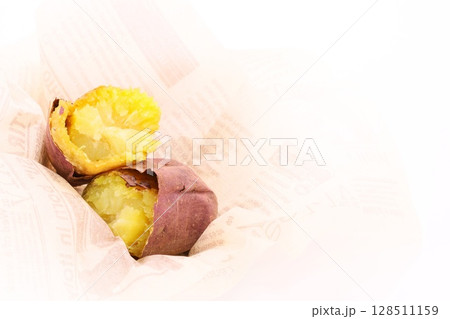 焼きいも　紅はるか　割ったところ 128511159