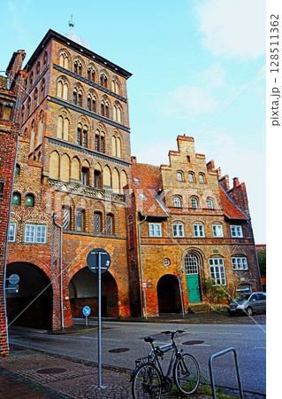 ドイツ・リューベックのブルク門 ドイツ・リューベックのブルク門 128511362