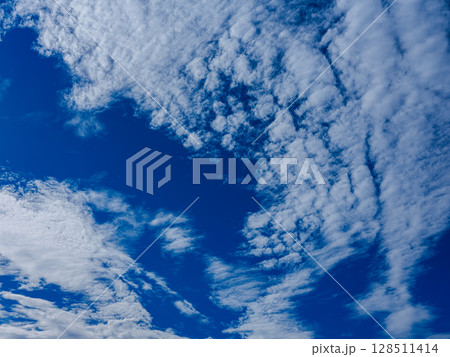 青い空白い雲 青い空白い雲 128511414