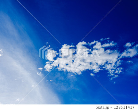 青い空白い雲 青い空白い雲 128511417