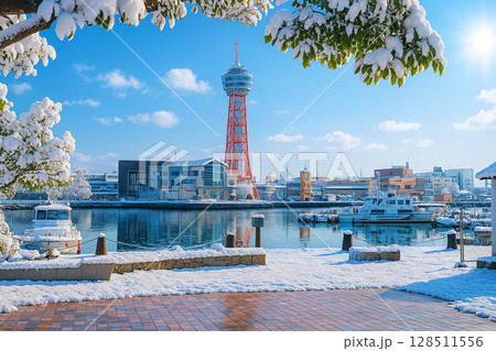雪景色の博多ポートタワー 雪景色の博多ポートタワー 128511556